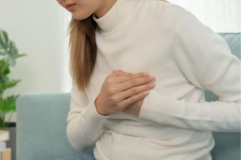 Đau vú theo chu kỳ là loại phổ biến nhất, biểu hiện đặc trưng là đau âm ỉ, căng tức