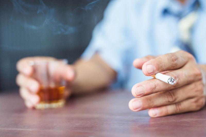 bệnh hở van không nên uống rượu và hút thuốc
