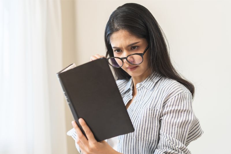 Mắt cận 1 độ là độ cận không quá nghiêm trọng, khoảng 4 - 5/10