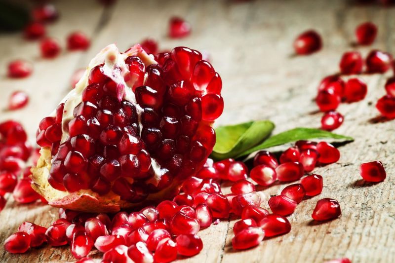 pomegranate trong lựu đỏ hỗ trợ trị nám