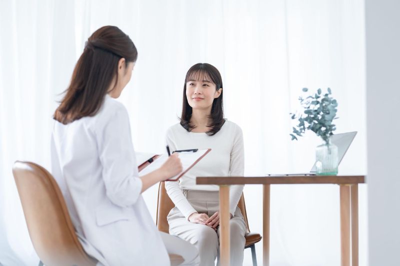 Phụ nữ tiền mãn kinh nên thăm khám để được điều trị làm giảm các triệu chứng khó chịu.