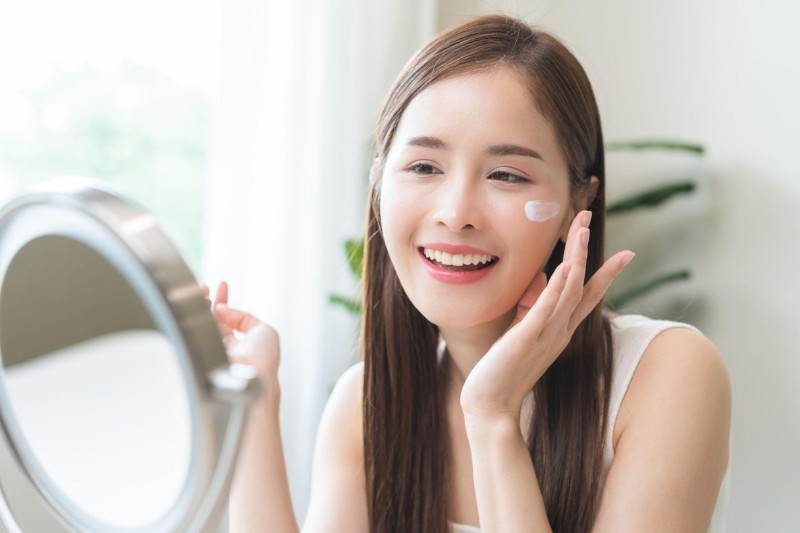 sử dụng retinol trị nám kết hợp kem chống nắng