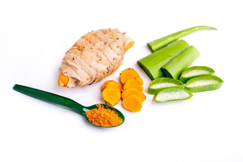 trị nám bằng tinh bột nghệ và nha đam