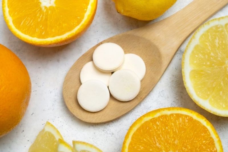 dùng vitamin c giúp sản xuất collagen