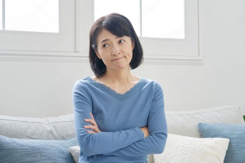 Dấu hiệu mãn kinh nữ như thế nào? Tâm trạng phụ nữ trở nên cáu kỉnh, khó chịu, mệt mỏi, lo lắng và khó tập trung.