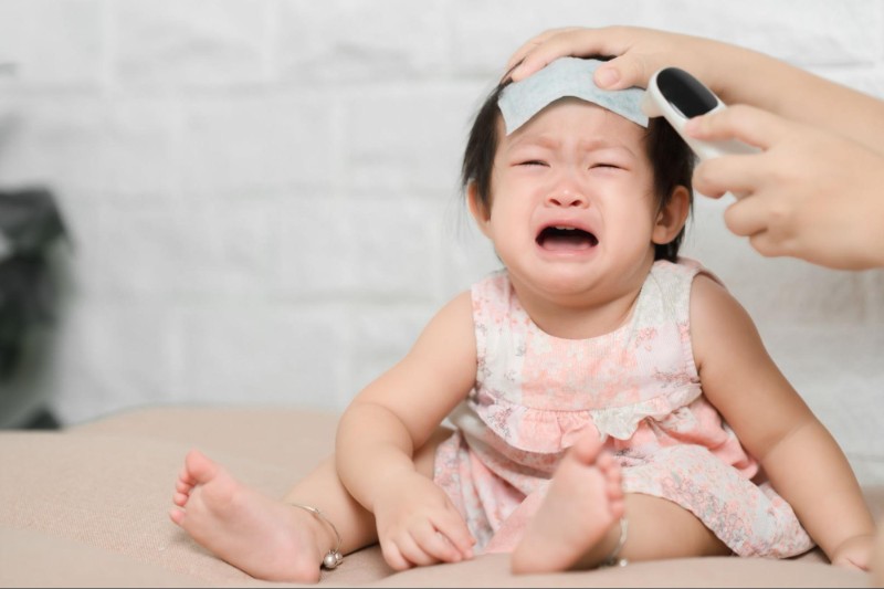Trẻ bị sốt do thấp khớp