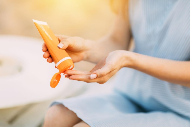 dùng kem chống nắng bảo vệ