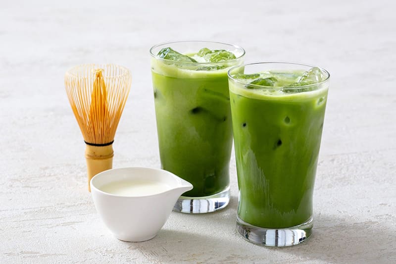 uống matcha có thể gây mất ngủ vì chứa caffeine