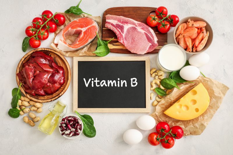 Phụ nữ tiền mãn kinh nên bổ sung vitamin gì? Bạn có thể bổ sung vitamin nhóm B thông qua thực phẩm như ngũ cốc nguyên hạt, thịt gia cầm, cá hoặc viên uống dưới sự hướng dẫn của bác