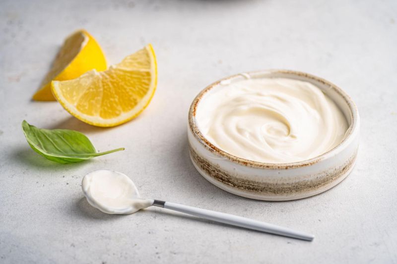 điều trị nám bằng sữa chua và chanh