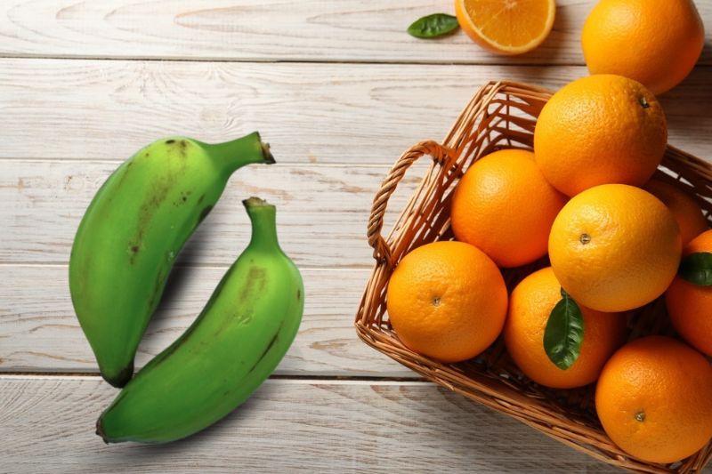 dùng cam và chuối xanh chữa nám