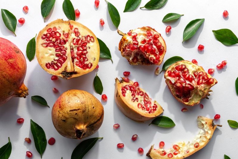 dùng lựu đỏ chăm sóc da