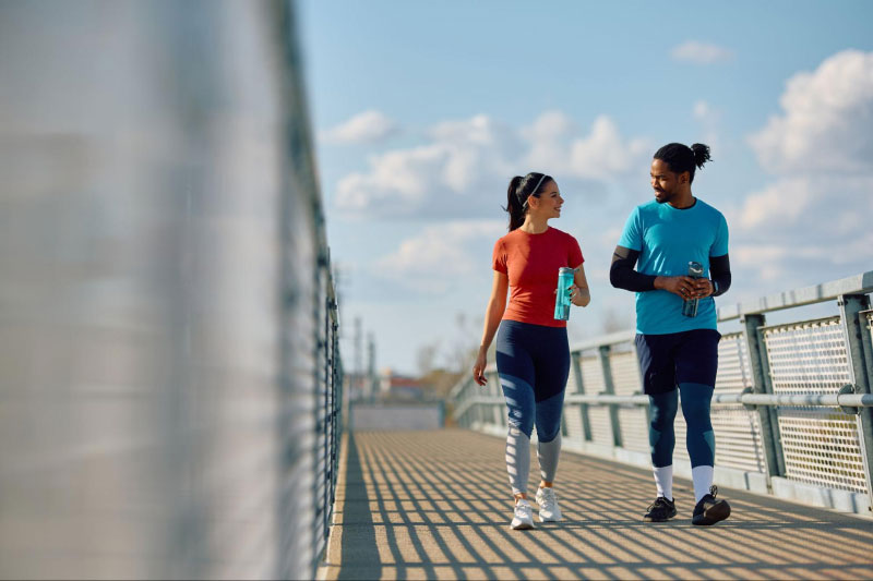 Đi bộ tốt cho người đau khớp háng