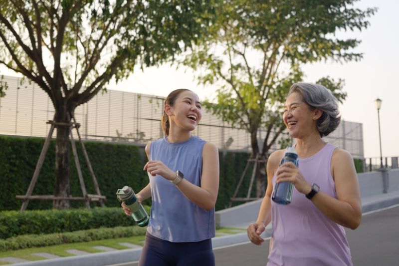 Phụ nữ mãn kinh còn ham muốn không? Luyện tập thể dục thể thao giúp nâng cao sức khỏe tổng thể, tăng ham muốn tình dục.