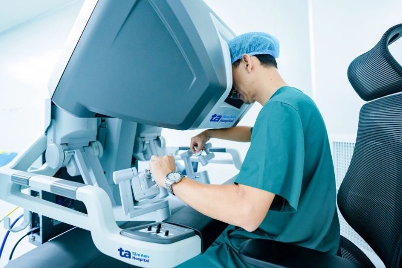 robot phẫu thuật Da Vinci Xi trong sửa van tim