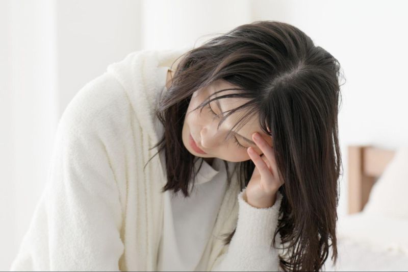 Thay đổi nội tiết tố là nguyên nhân chính gây đau đầu tiền mãn kinh.