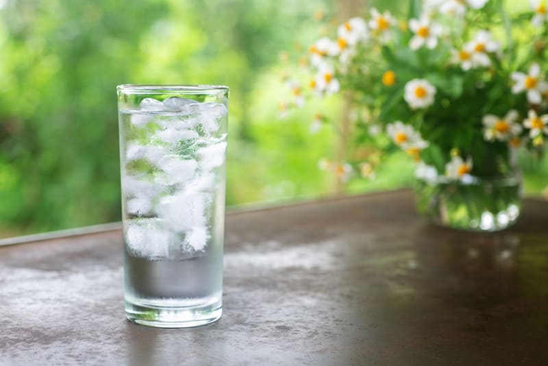 uống nước lạnh là cách tỉnh táo nhanh nhất