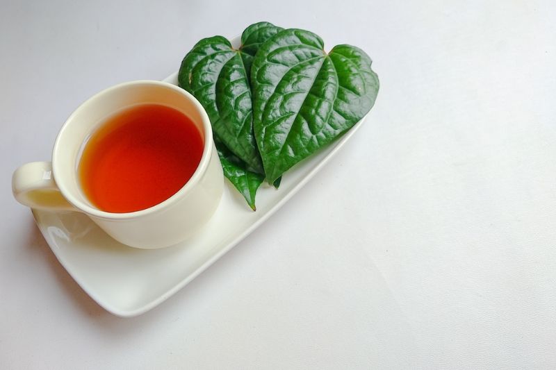 xông mặt bằng lá trầu không