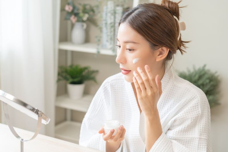 thoa serum trị nám