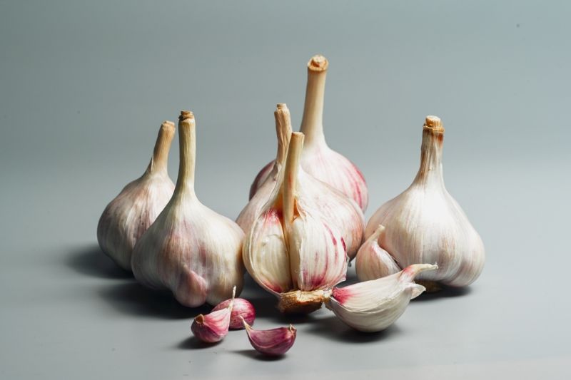 dùng tỏi xông mặt trị nám