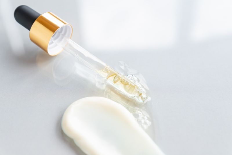 dùng Serum hỗ trợ làm sáng da