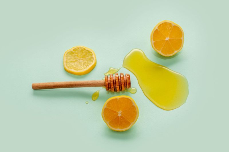 mật ong và chanh có thể trị tàn nhang
