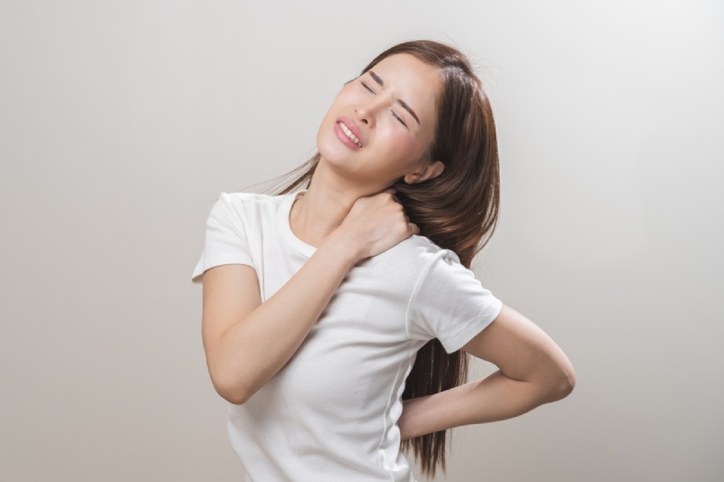 Đau âm ỉ là một trong những dấu hiệu thường gặp