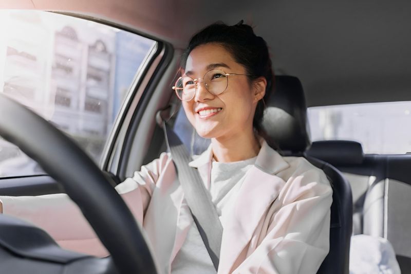 Đeo kính để lái xe an toàn