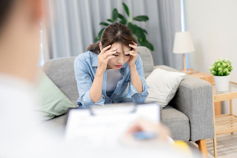 điều trị bằng cách uống thuốc theo đơn bác sĩ