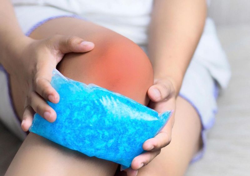 Điều trị đau đầu gối khi ngồi xổm