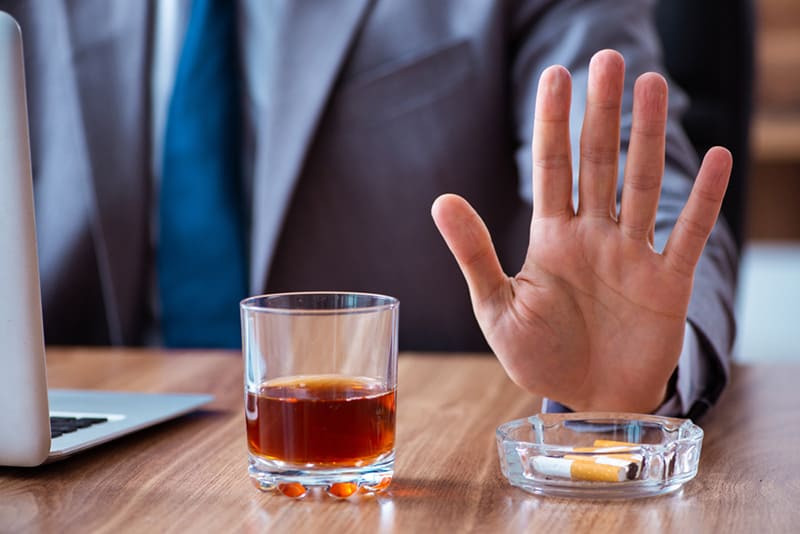 nicotine và rượu gây gián đoạn giấc ngủ