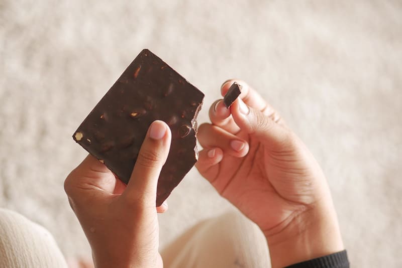 socola đen hỗ trợ kiếm soát huyết áp