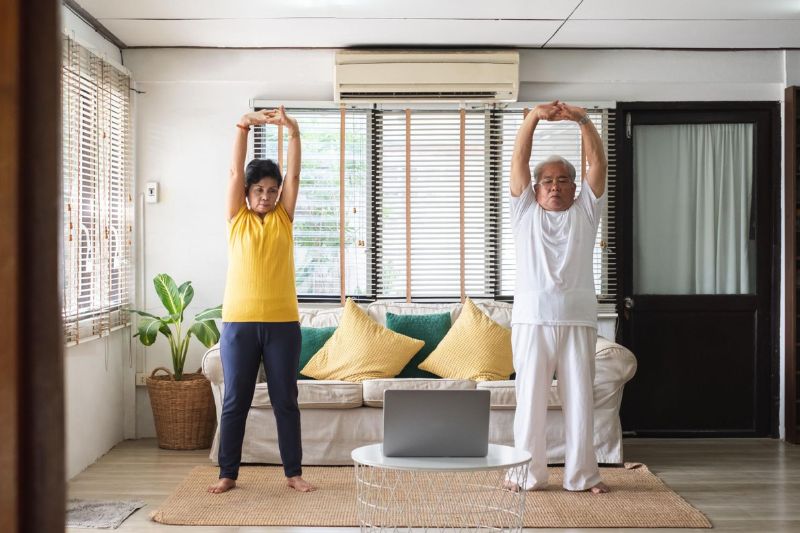 vận động nhẹ nhàng mỗi ngày tránh gắng sức