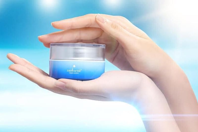 Kem trị nám Sakura Transforming Cream