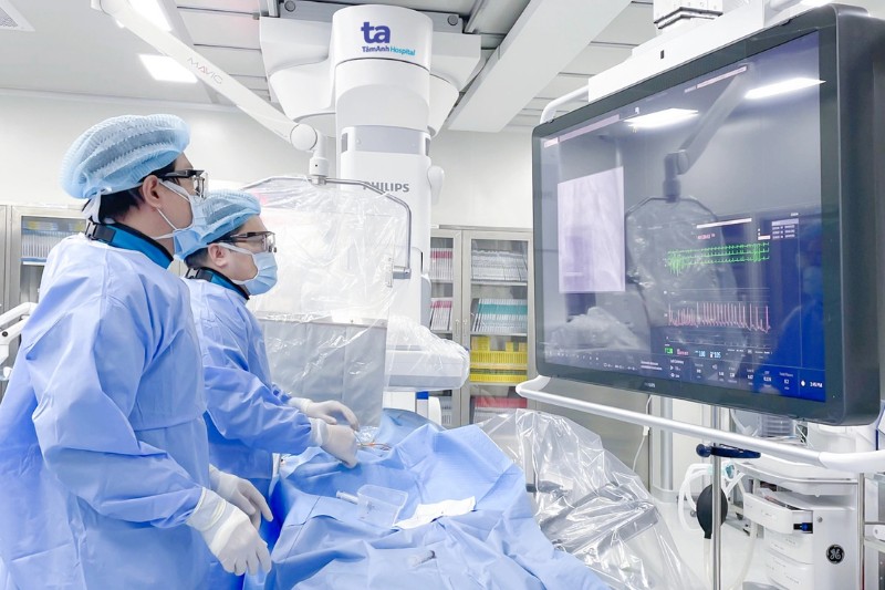 máy móc hiện đại điều trị bệnh tim ở tâm anh