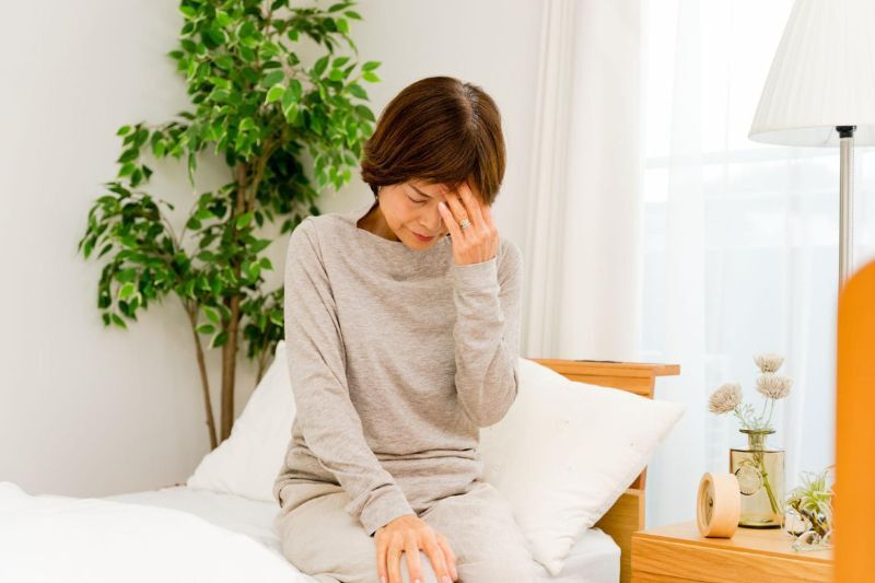 Phụ nữ mãn kinh có mang thai không và dấu hiệu mãn kinh hoàn toàn sau 12 tháng không có kinh