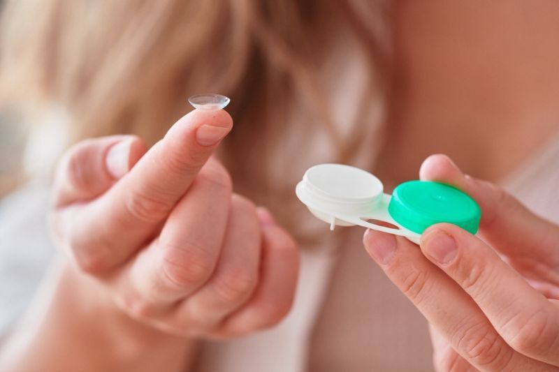 Kính áp tròng dùng cho người cận loạn thị