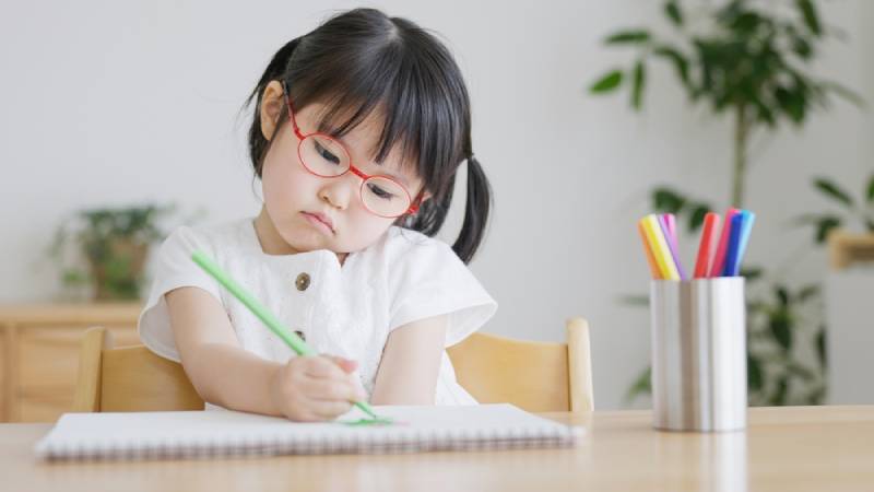 Cận thị - một trong các bệnh về mắt thường gặp, mắt chỉ có thể nhìn rõ các vật ở gần.