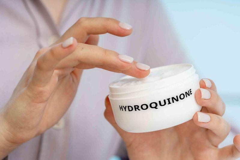 hydroquin hỗ trợ xóa vết đồi mồi