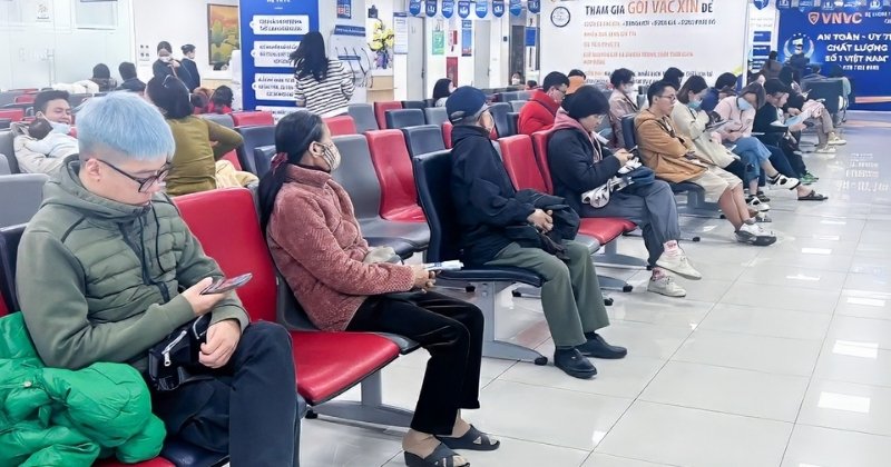 khách đến tiêm hpv ở vnvc