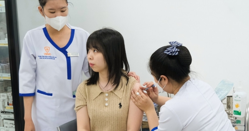 khách nữ đến tiêm hpv