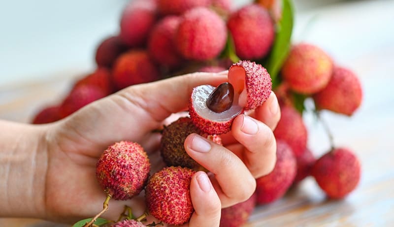 Quả vải là mẹo cải thiện rối loạn cương cho phái mạnh.