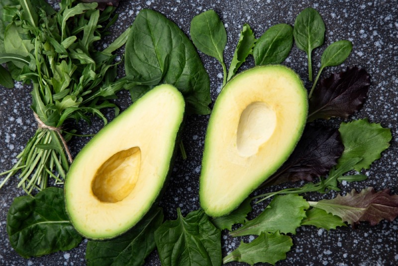 người men gan cao nên ăn bơ và nhiều rau xanh