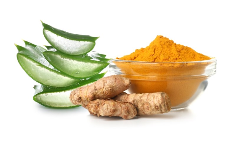 cách trị tàn nhang bằng nha đam và bột nghệ