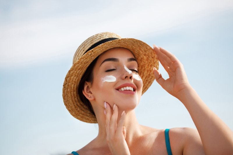 che chắn da cẩn thận trước khi tiếp xúc với ánh nắng mặt trời