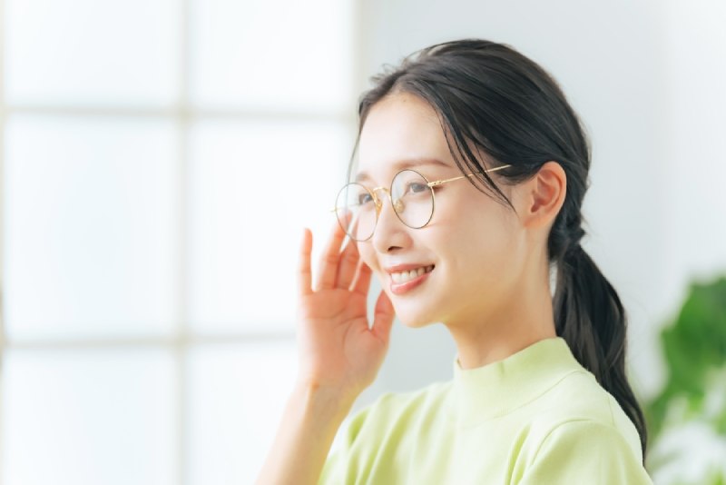 Đeo kính gọng viễn thị đơn tròng, hai tròng hoặc đa tròng