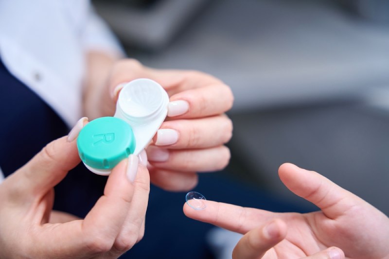 Kính áp tròng cứng viễn thị