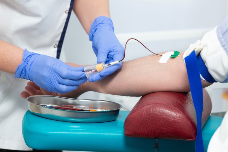 lấy máu xét nghiệm