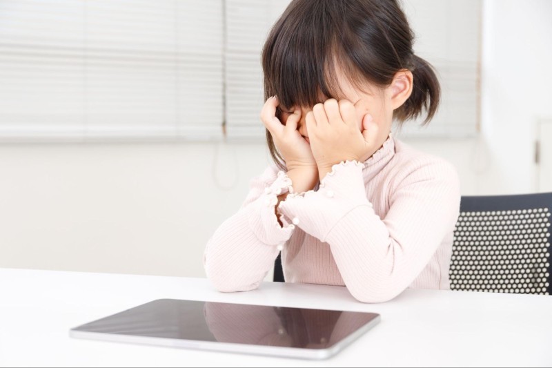 trẻ bị mắt chính thị dễ dấn đến cận thị