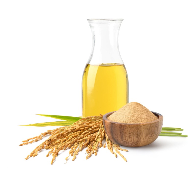 đắp mặt nạ trị tàn nhang bằng dầu dừa và bột cám gạo